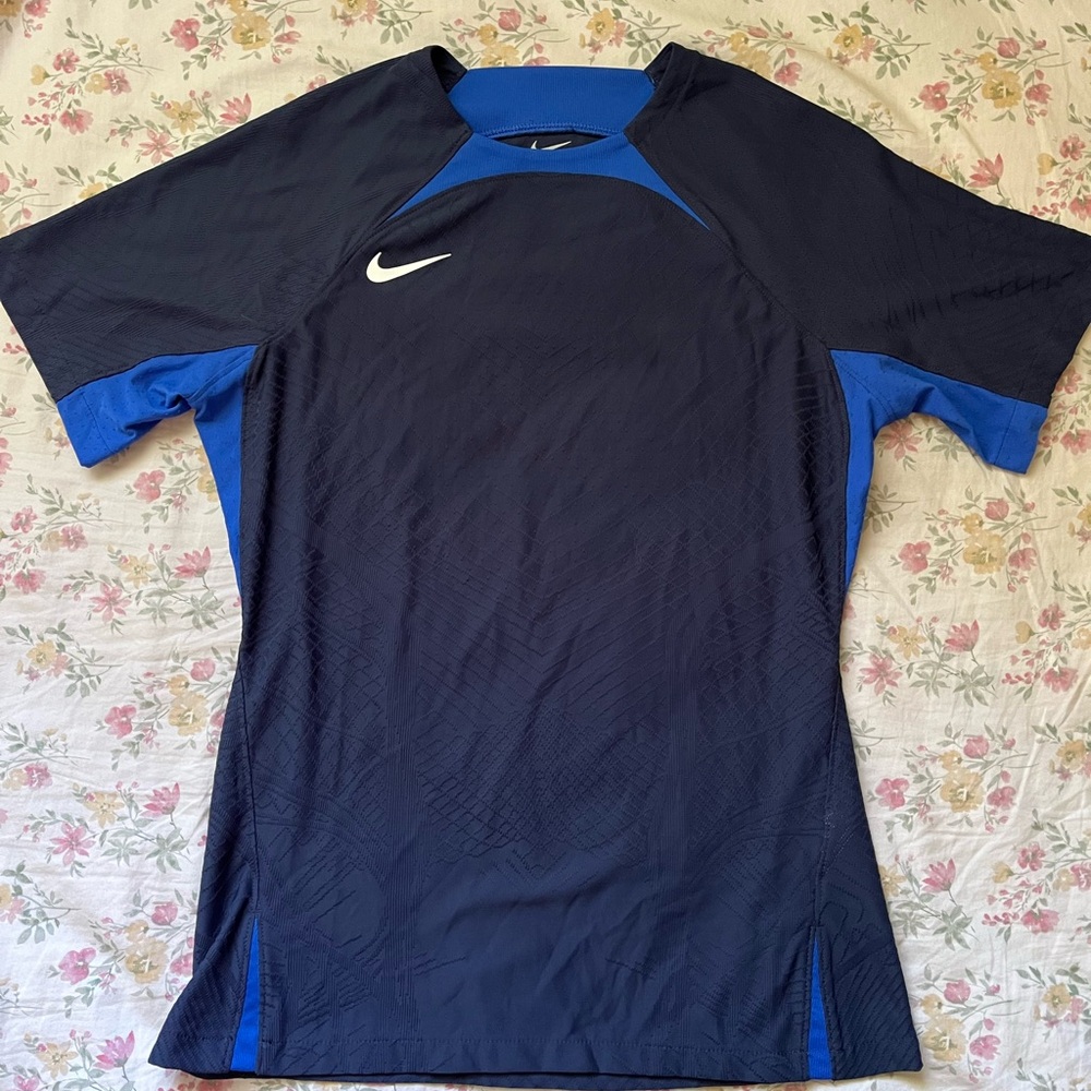 Nike Women's Blue and Black Top